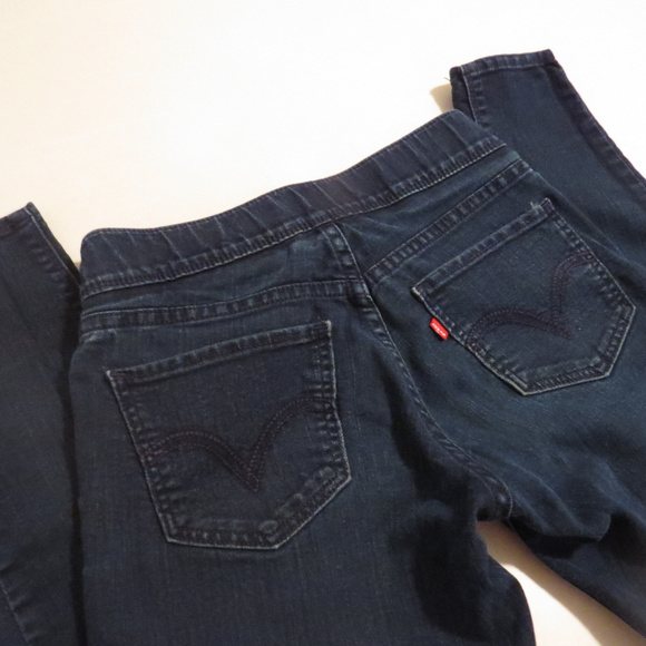 Levi's Denim - Levis dark wash skinny jeans sz 26 EUC